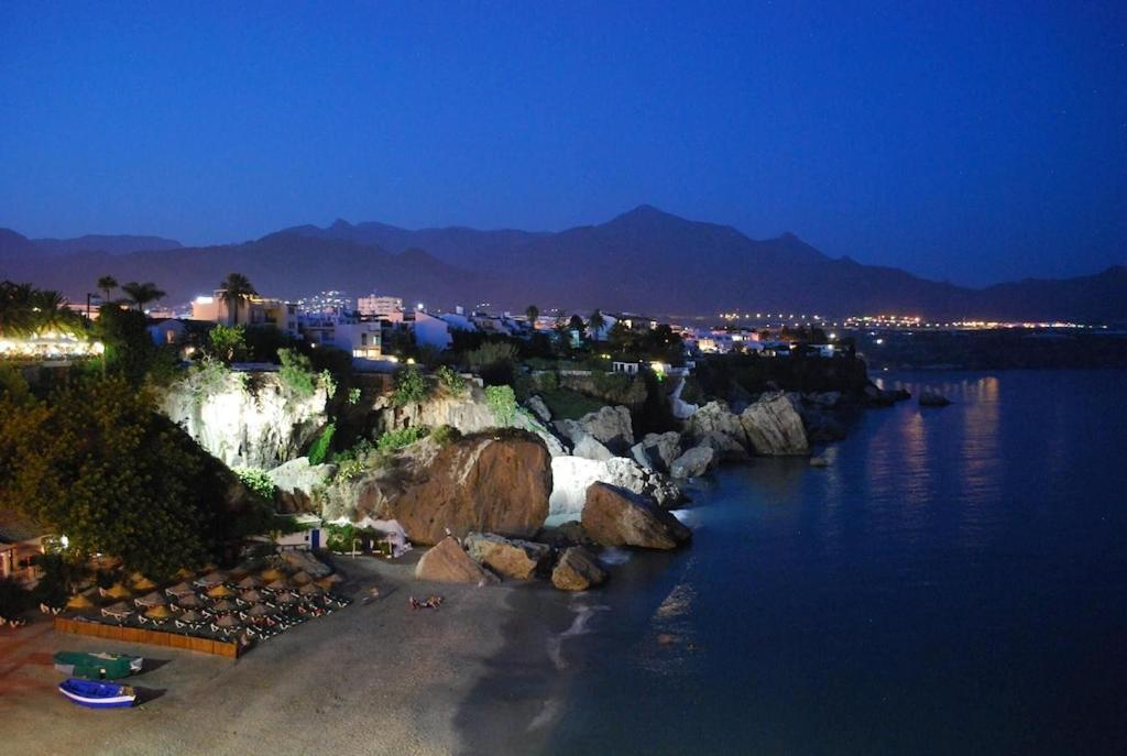 Edificio Verdemar - Stunning 1 Bed Apartment With Pool & Sea Views เนร์คา ภายนอก รูปภาพ